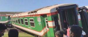 এবার রংপুর এক্সপ্রেসের ৮টি বগি লাইনচ্যুত, চারটিতে আগুন
